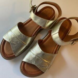 MIZ MOOZ Gold Metallic Leather Sandals size 42